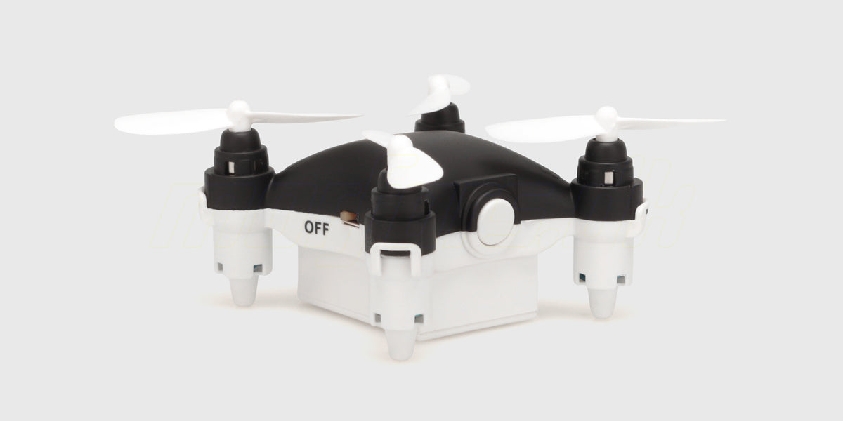 Sort Micro Drone set skråt forfra med hvide propeller