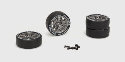 Hvide drifthjul med seks-egede fælge til BTD Drifter fjernstyret bil vist på en hvid baggrund.