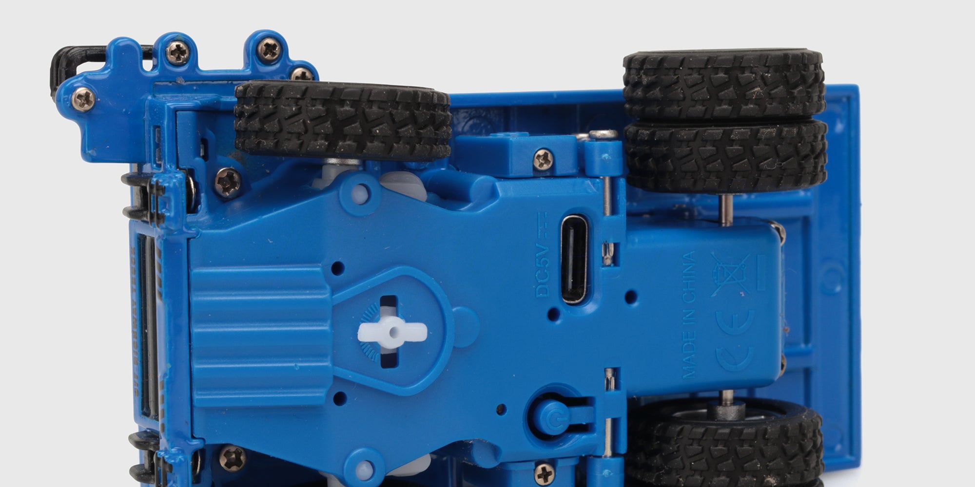 USB-C-ladeport og underside på Mini Engineering Car dumper