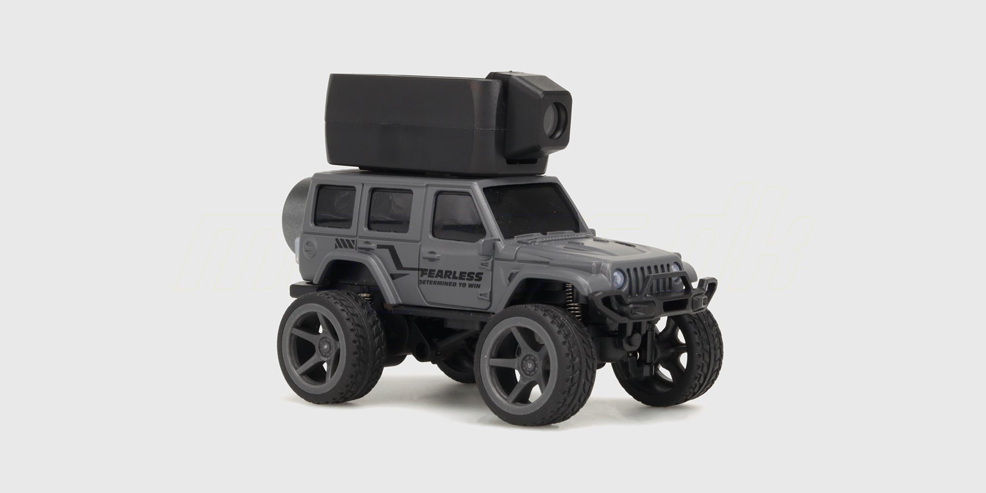 Mini fjernstyret bil med kamera set på hvid baggrund 