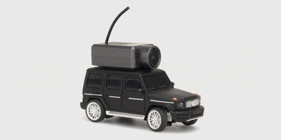 Sort mini FPV fjernstyret bil i sort plast med monteret kamera til live-video og kørsel fra førstepersons-perspektiv.