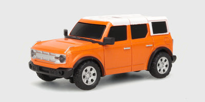 Orange Mini FPV Car i SUV-design med indbygget kamera klar til fjernstyret kørsel.
