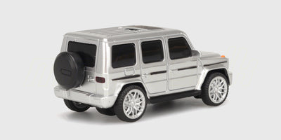 Sølvfarvet Mini FPV Car med indbygget kamera set forfra i et kompakt og hurtigt design.