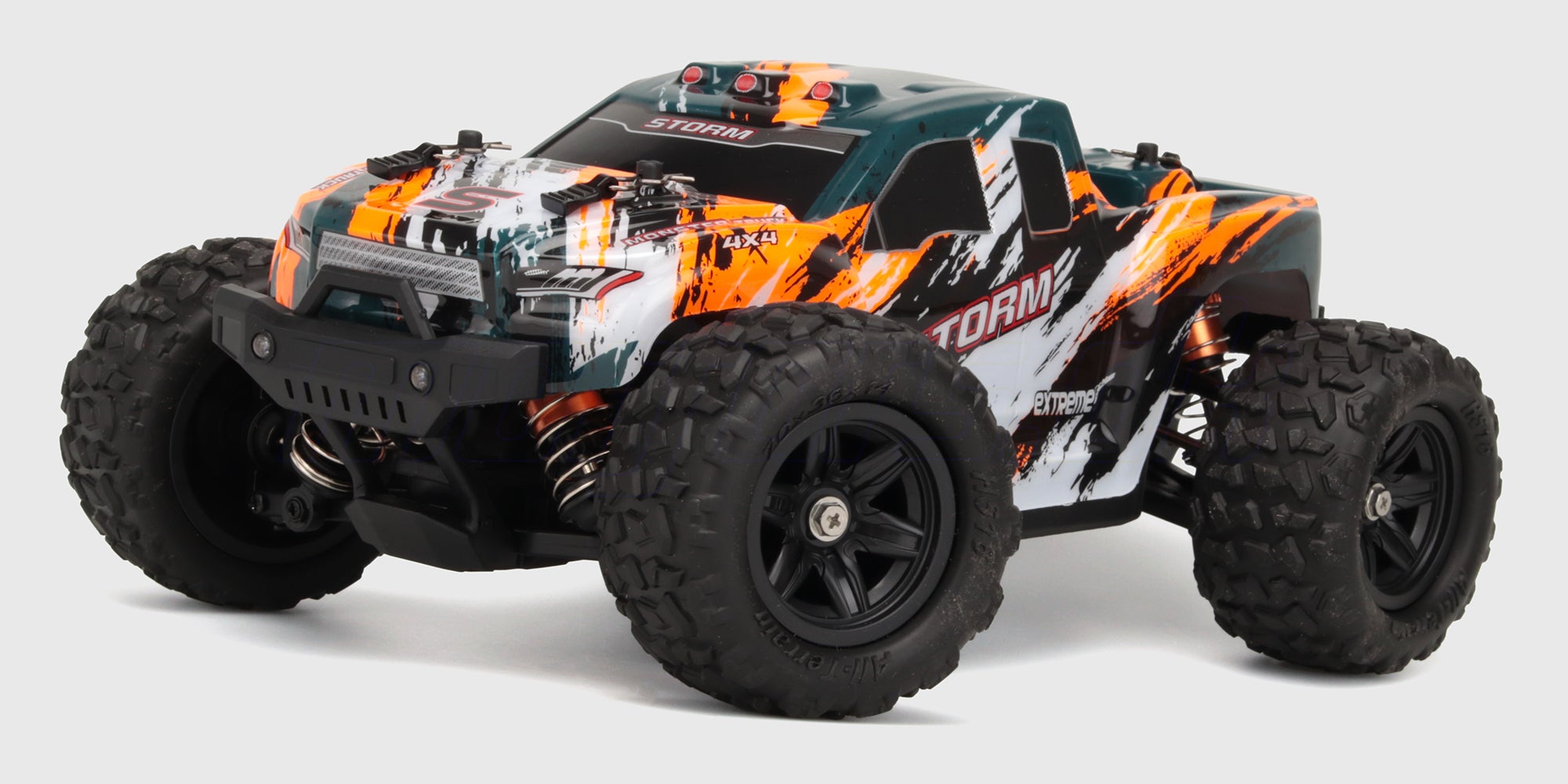 Hurricane fjernstyret truck med store offroad dæk og robust affjedring vist fra siden.