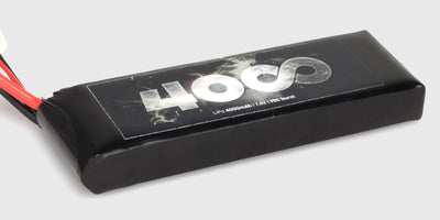 Sort hardcase LiPo 4000 mAh 7,4V batteri til fjernstyret bil med Deans-stik og hvidt balancestik.