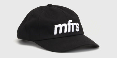 Tre forskellige Morfars.dk kasketter i sort og grå med hvidt broderet logo.