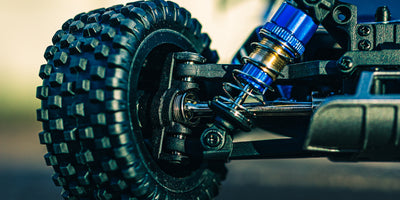 Robust metaltransmission med tandhjul i en HyperGo Buggy 3S for maksimal holdbarhed og præcision.