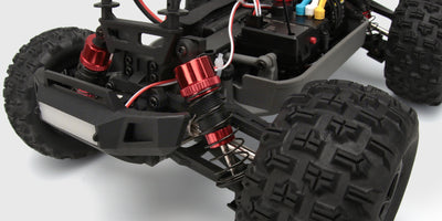 HyperGo Brushless SE chassis med synlig motor og blå metalkomponenter vist på hvid baggrund.