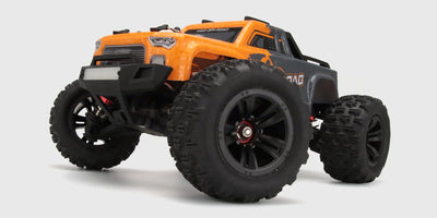 HyperGo Brushless SE fjernstyret offroad bil med kraftfuld motor og grove dæk til kørsel i terræn.