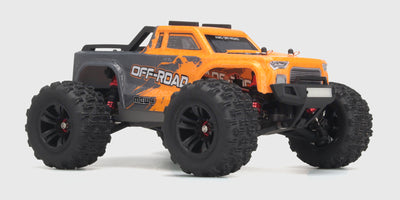 MJX HyperGo Brushless SE fjernstyret offroad bil med rød-sort karrosseri og kraftige dæk til terrænkørsel.