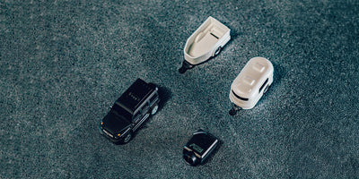 Mini FPV Car med monteret kamera, campingvogn og trailer i et komplet fjernstyret sæt til leg.