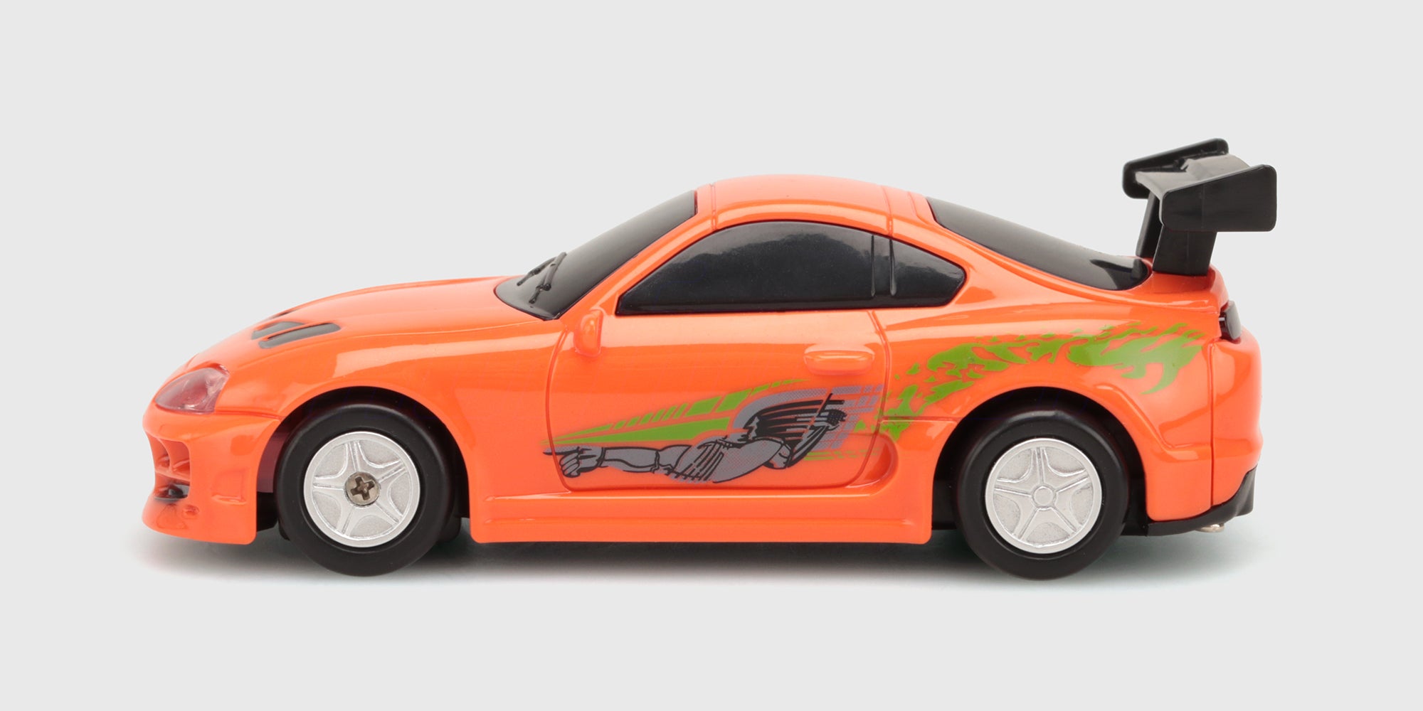 Orange Nano Drift Toyota Supra MK4 med hækvinge set direkte fra siden