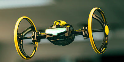 Rolling Drone der står stille i lugen set nedefra