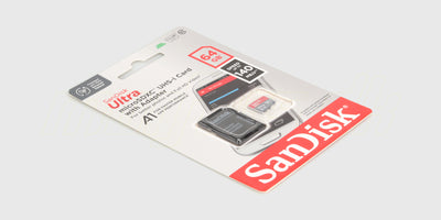 SanDisk 64GB MicroSDXC hukommelseskort med SD-adapter til lagring af data i fjernstyret udstyr.