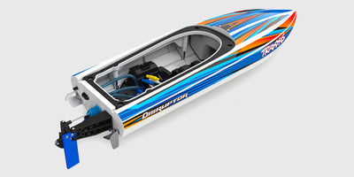 Indmaden i en Traxxas Disruptor racerbaad med kraftig børsteløs motor og ESC monteret i det vandtætte skrog.