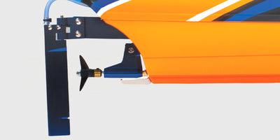 Traxxas DCB M41 Widebody Catamaran fjernstyret speedbåd i orange og sort design på vandet.