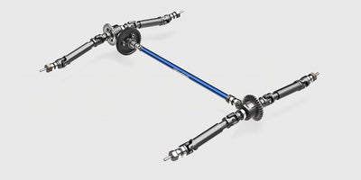 Blå Traxxas Rustler 4x4 Ultimate fjernstyret stadium truck set skråt forfra på hvid baggrund.