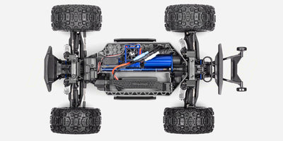 Blå Traxxas Stampede 4x4 VXL monster truck i fuld fart på en støvet grusvej.